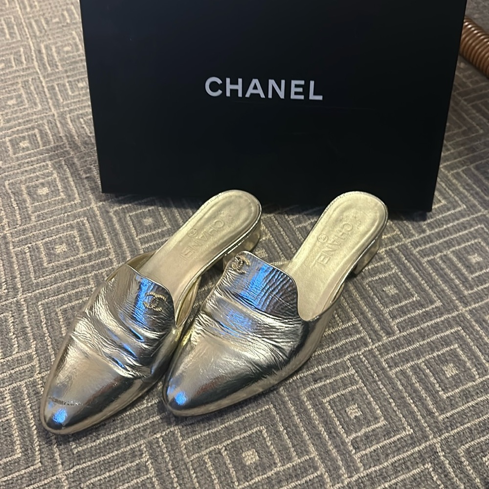 Gold CHANEL Mules Size 38 / US 8